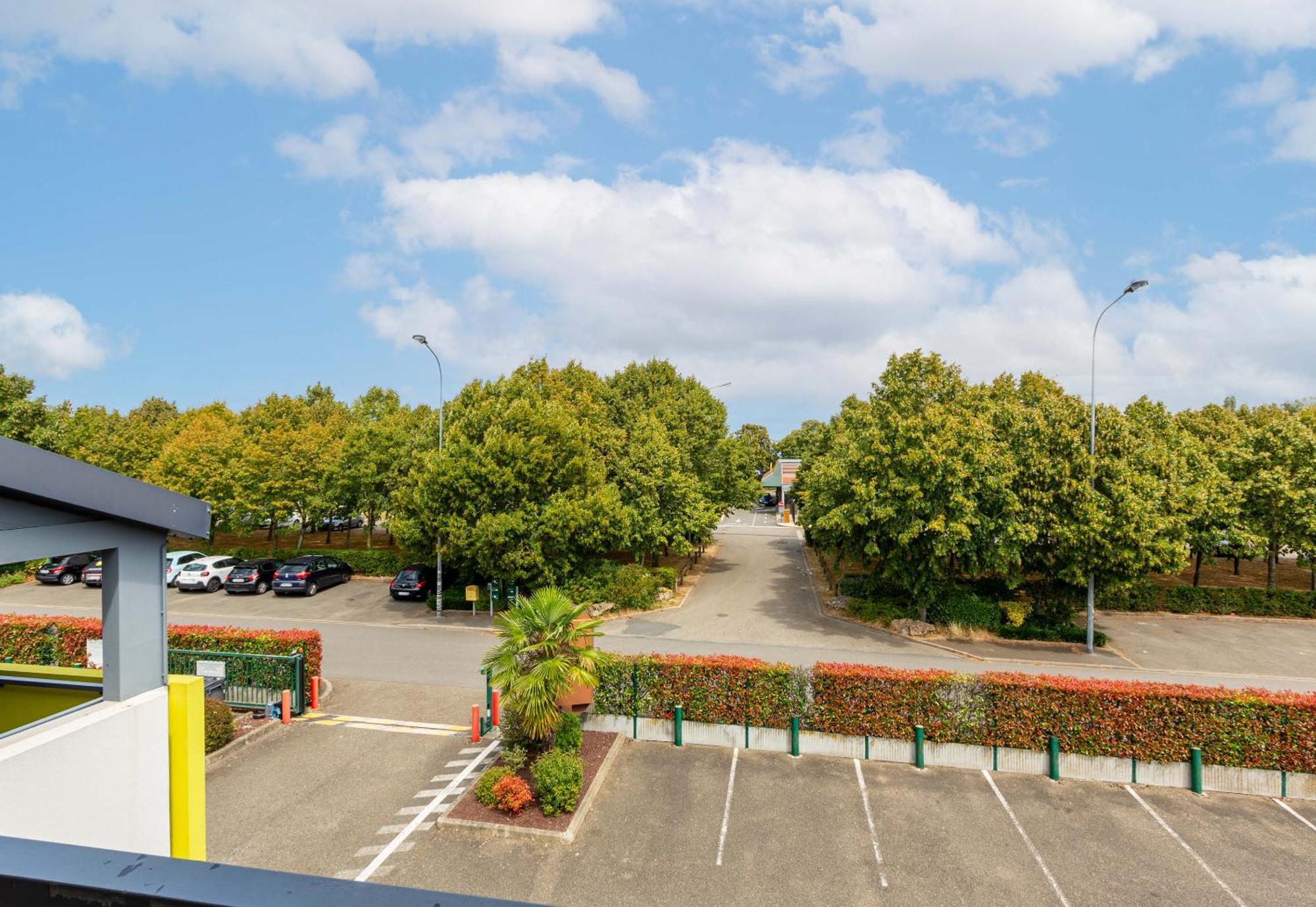 B&B Hotel Chartres Le Forum Le Coudray Bagian luar foto