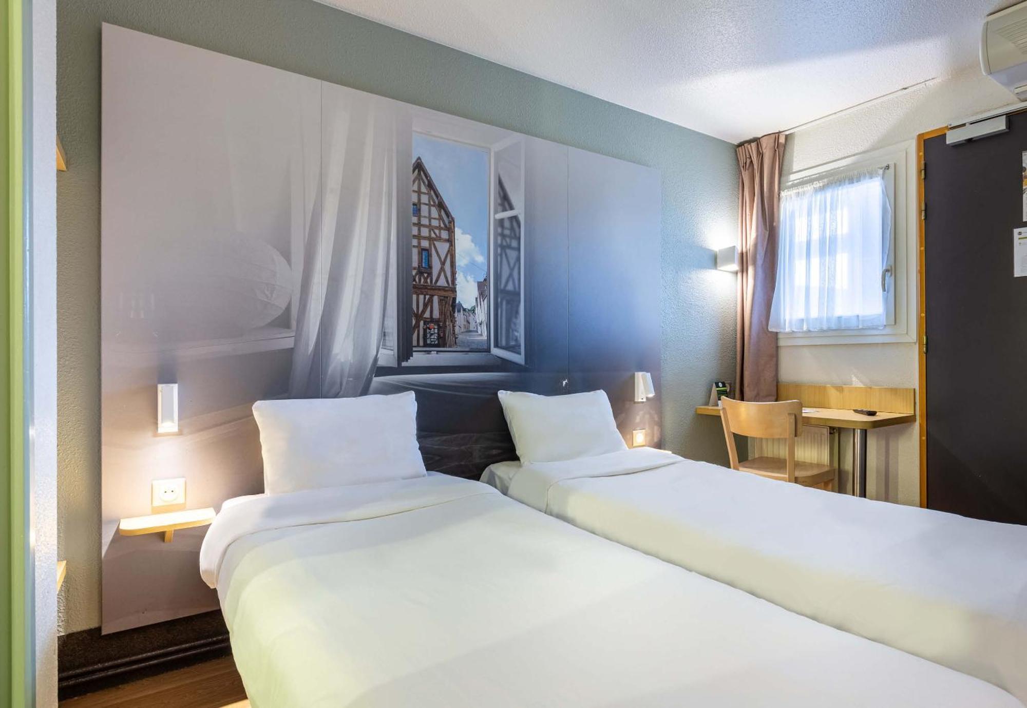 B&B Hotel Chartres Le Forum Le Coudray Bagian luar foto