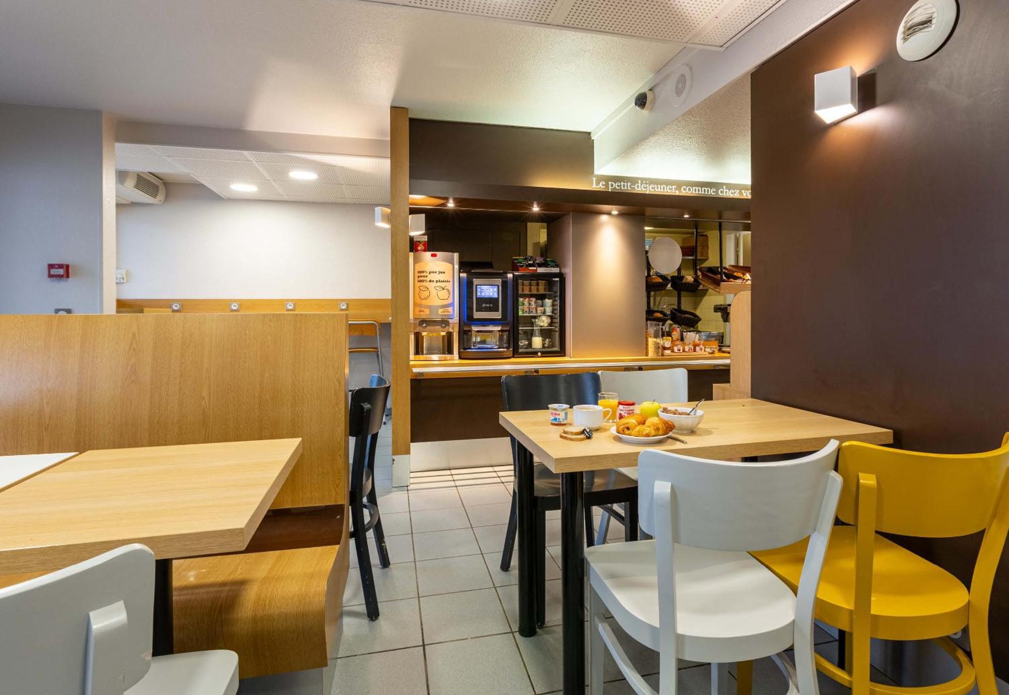 B&B Hotel Chartres Le Forum Le Coudray Bagian luar foto