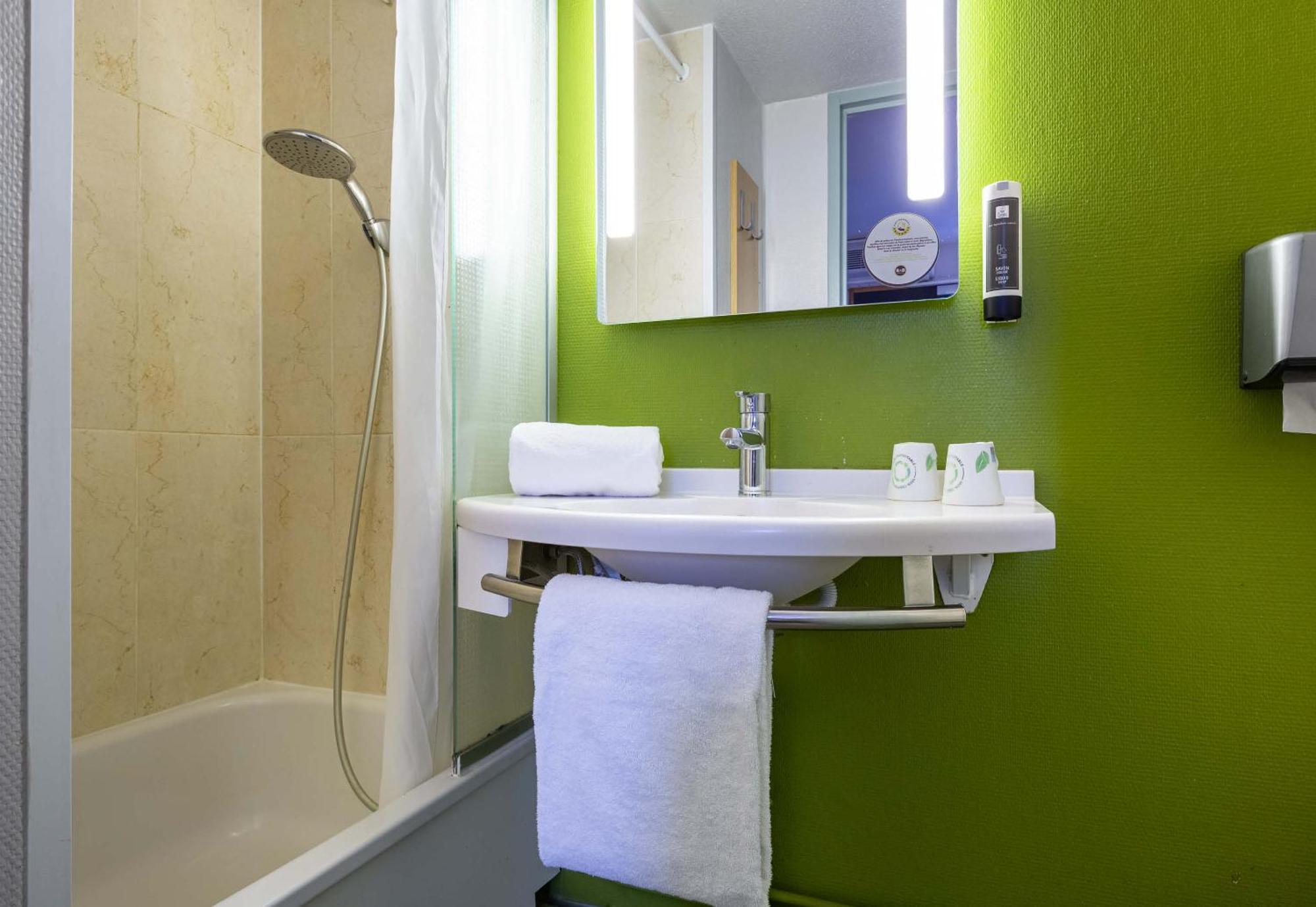 B&B Hotel Chartres Le Forum Le Coudray Bagian luar foto